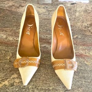 Christian Dior pumps. Tan/brown. Size 37 1/2